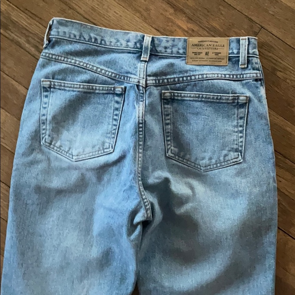Light wash mom jeans - Picture 8 of 9
